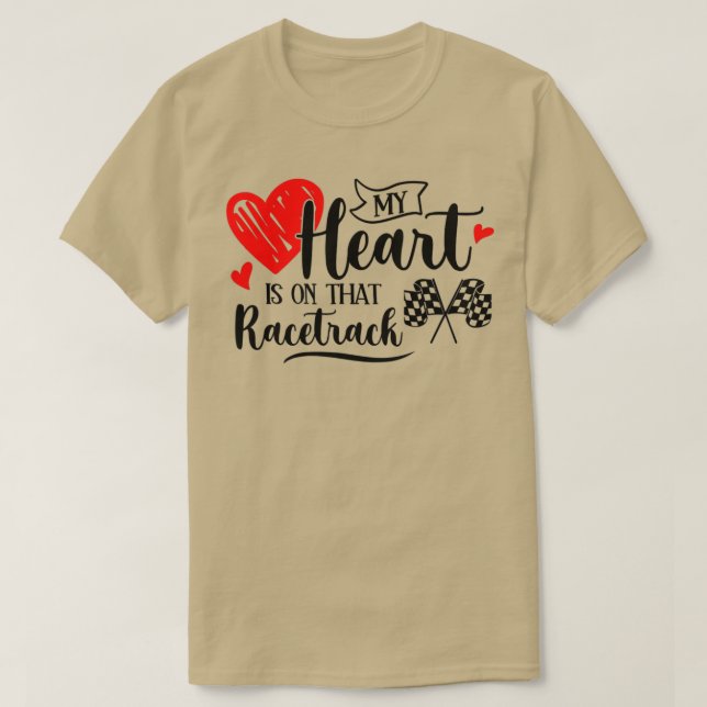 Camiseta Meu Coração Está Naquela Racetrack Engraçado Dirt  (Frente do Design)