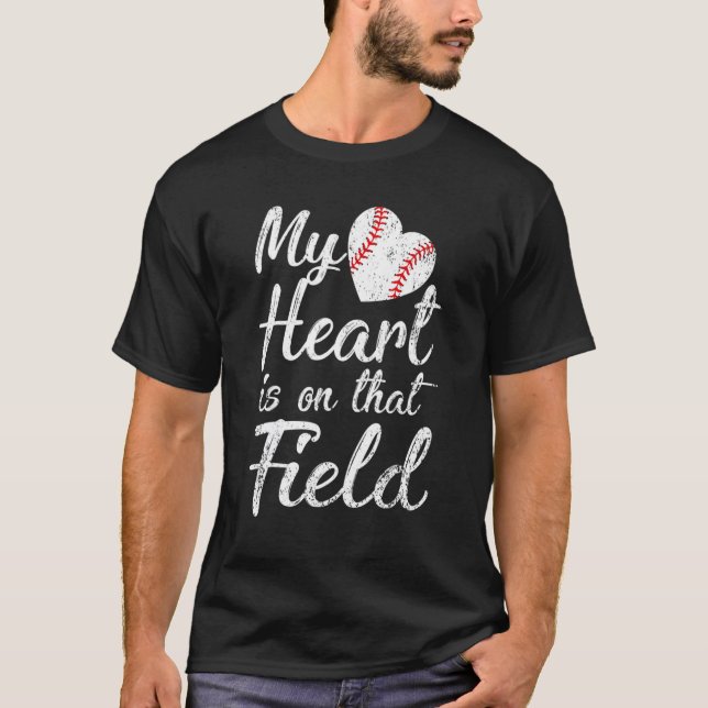 Camiseta Meu Coração Está No Campo De Beisebol Mãe (Frente)