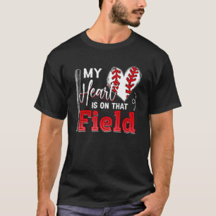 Camiseta Meu Coração Está No Campo De Beisebol Mãe