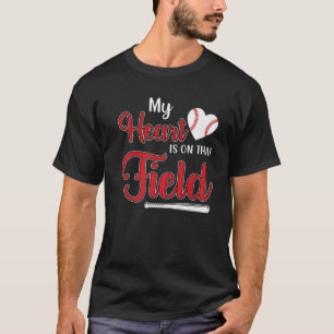 Camiseta Meu Coração Está No Campo De Beisebol Mãe