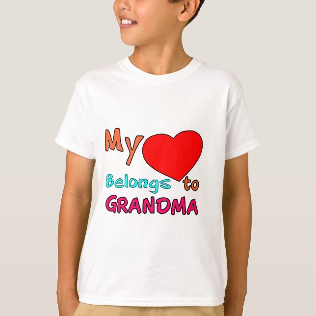 Camiseta MEU CORAÇÃO PERTENCE a GRANDMA.png (Frente)