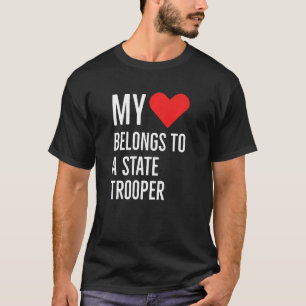 Camiseta Meu Coração Pertence A Um Aniversário De Polícia D