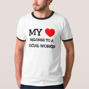 Camiseta Meu coração pertence a um ASSISTENTE SOCIAL