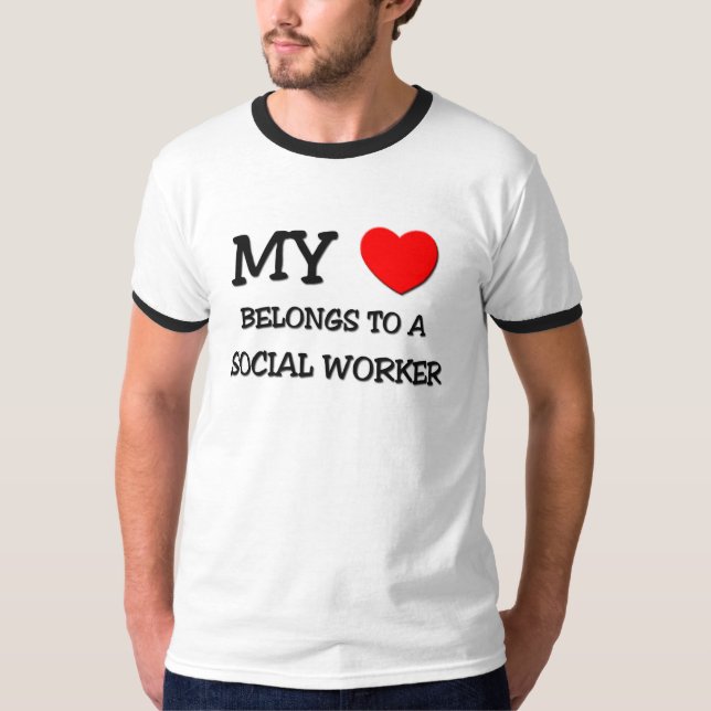 Camiseta Meu coração pertence a um ASSISTENTE SOCIAL (Frente)