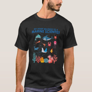 Camiseta Meu Coração Pertence A Um Biólogo Cientista Marinh