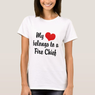 Camiseta Meu coração pertence a um chefe dos bombeiros