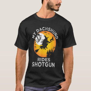 Camiseta Meu Dachshund Rides Shotgun Halloween Witiner