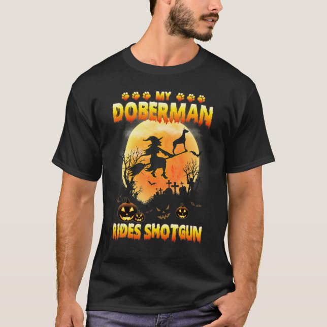 Camiseta Meu Doberman Dirige A Bruxa De Vassoura-De-Vaca-Va (Frente)