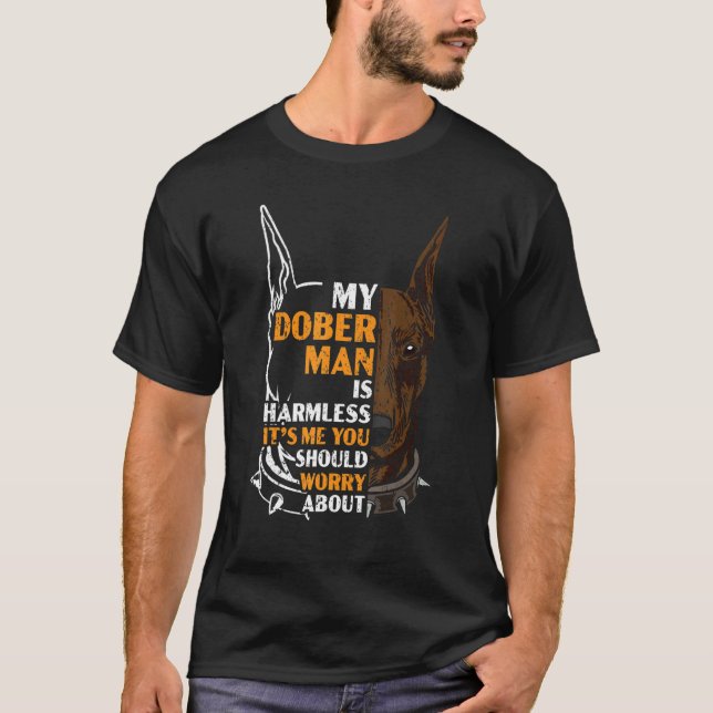 Camiseta Meu Doberman É Inocente É Eu que você deveria se p (Frente)