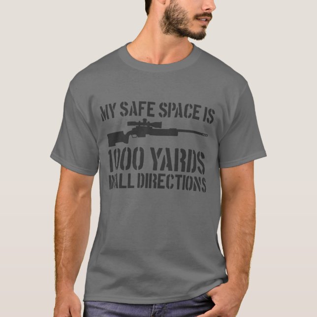 Camiseta Meu Espaço Seguro É 1000 Jardas Todos Atiradores D (Frente)