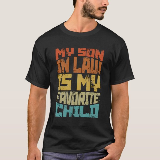 Camiseta Meu Filho De Direito É Meu Humor Familiar Favorito (Frente)