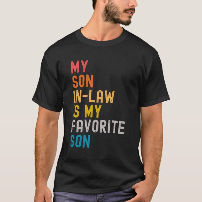 Camiseta Meu Filho De Direito É Meu Humor Familiar Favorito (Frente)