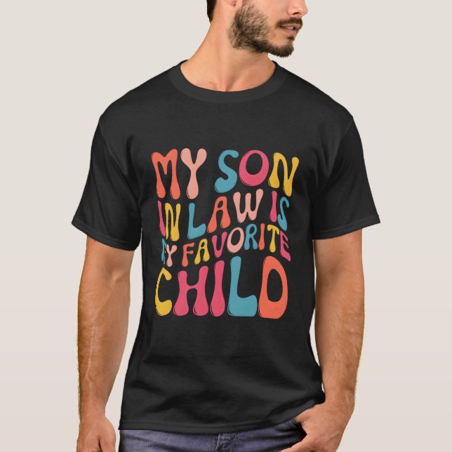 Camiseta Meu Filho De Direito É Meu Humor Familiar Favorito (Frente)