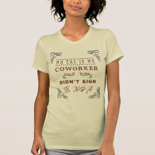 Camiseta Meu Gato é Meu Colega de Trabalho e Ela Não Assino