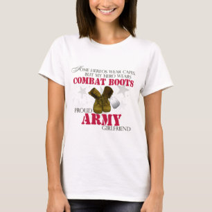 Camiseta Meu herói veste botas de combate - namorada do