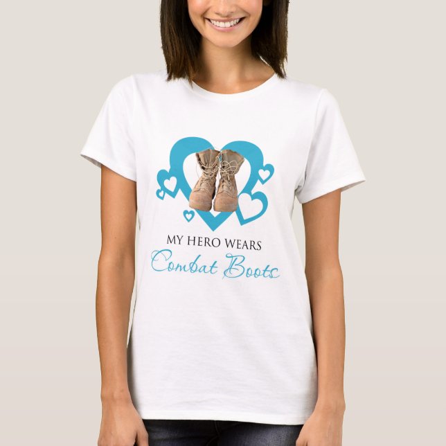 Camiseta Meu Herói Veste Combater Boots (Frente)