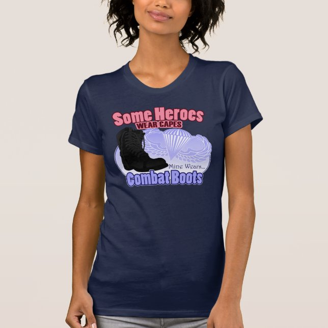 Camiseta Meu Herói Veste Combater Boots (Frente)
