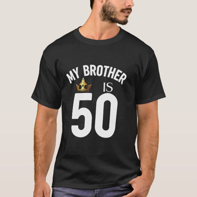 Camiseta Meu Irmão Tem 50 50 50 Anos, Primo Irmão (Frente)