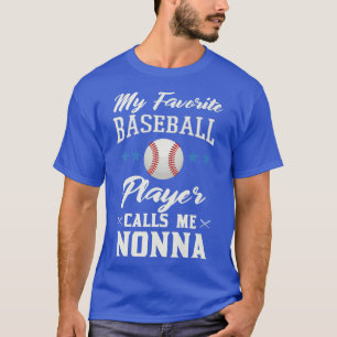 Camiseta Meu jogador de beisebol favorito me chama de vovó