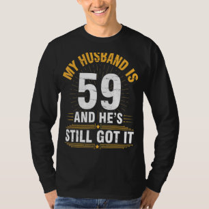 Camiseta Meu Marido tem 59 anos. Ele ainda tem seu nascimen