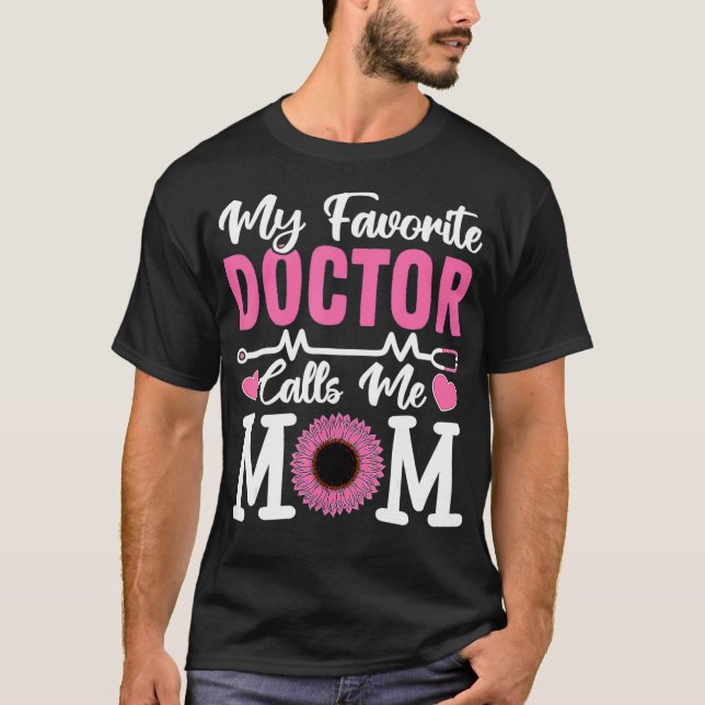 Camiseta Meu Médico Favorito Me Chama Mãe Doutor Engraçado  (Frente)