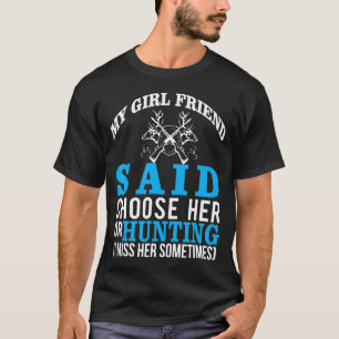 Camiseta Meu Namorada Disse Para Escolher Ela Ou Caçá-La.