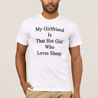 Camiseta Meu namorada é essa menina quente que ama