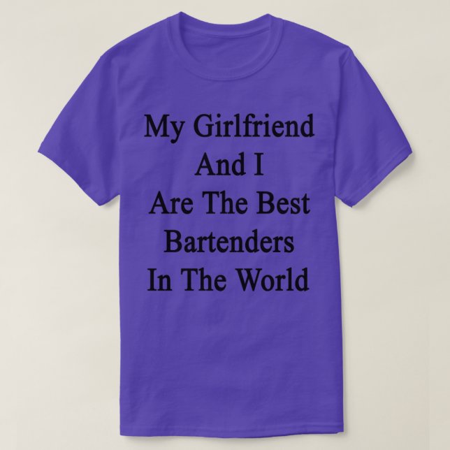Camiseta Meu Namorada E Eu Somos Os Melhores Barman (Frente do Design)