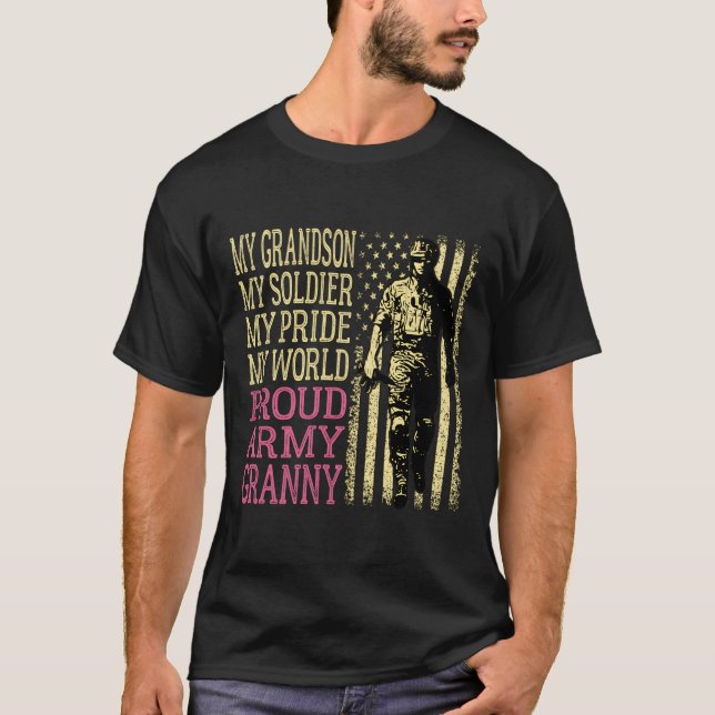 Camiseta Meu neto Meu Soldado Hero Orgulhoso Exército Vovó (Frente)