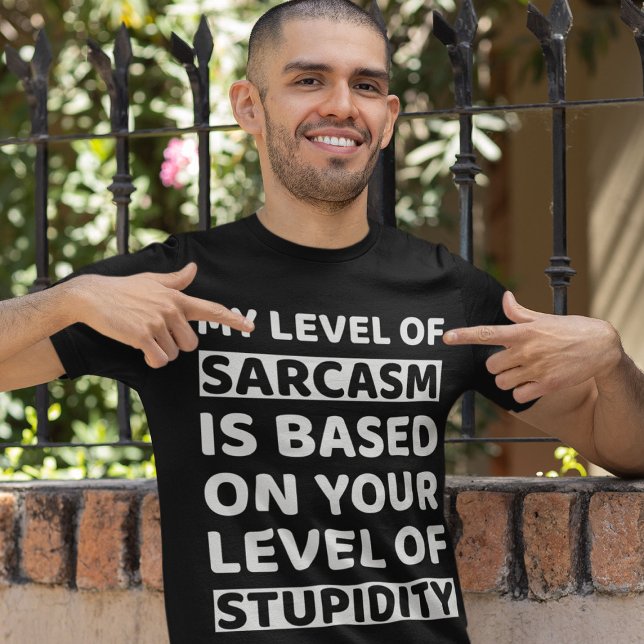 Camiseta Meu Nível De Sarcasmo Engraçado (Criador carregado)