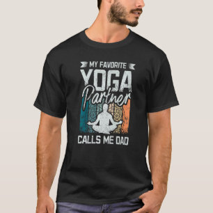 Camiseta Meu parceiro de ioga favorito me chama de pai