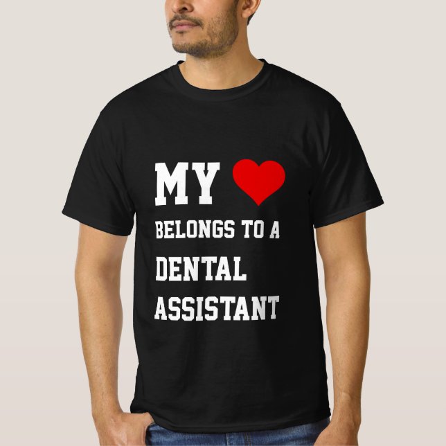 Camiseta Meu Pertence A Um T-Shirt Auxiliar Dental (Frente)