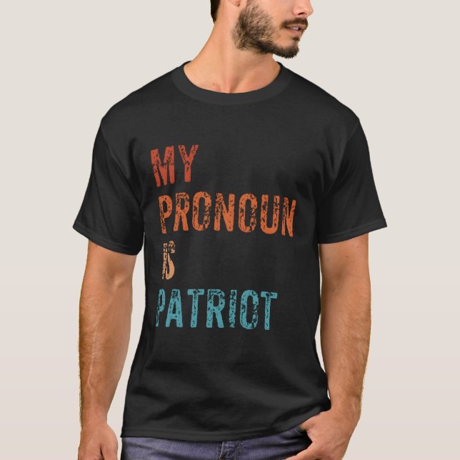 Camiseta Meu Pronoun É Patriota Conservador Republicano (Frente)