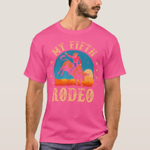Camiseta Meu Quinto Rodeio 5 Anos de Idade Cowboy Montando