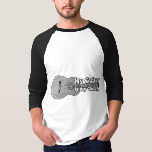 Camiseta Meu violão é minha terapia. violão preto e branco