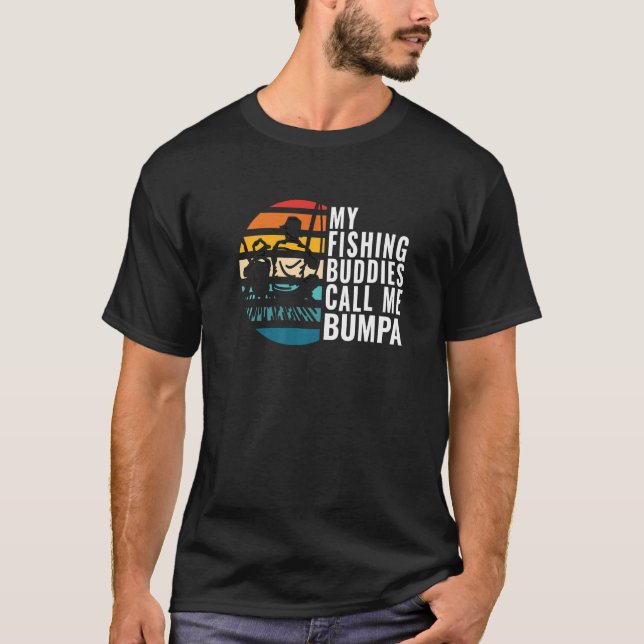 Camiseta Meus Amigos Pescadores Me Chamam de Bumpa Dia dos  (Frente)