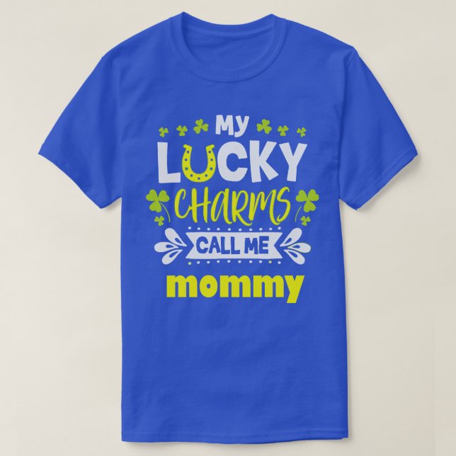 Camiseta meus amuletos sortudos me chamam de mamãe (Frente do Design)