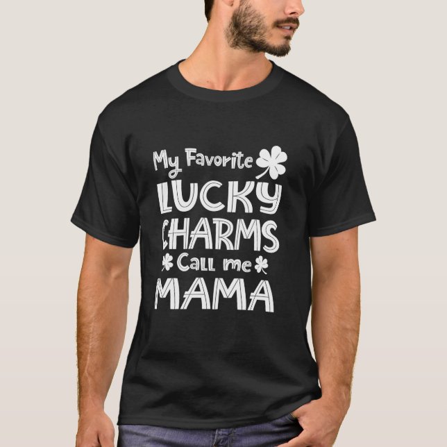 Camiseta Meus Charmes Favoritos De Sorte Me Chamam De Mãe R (Frente)