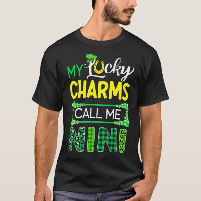 Camiseta Meus Charmes Sortudos Me Chamam De Nini Dias de Sã (Frente)