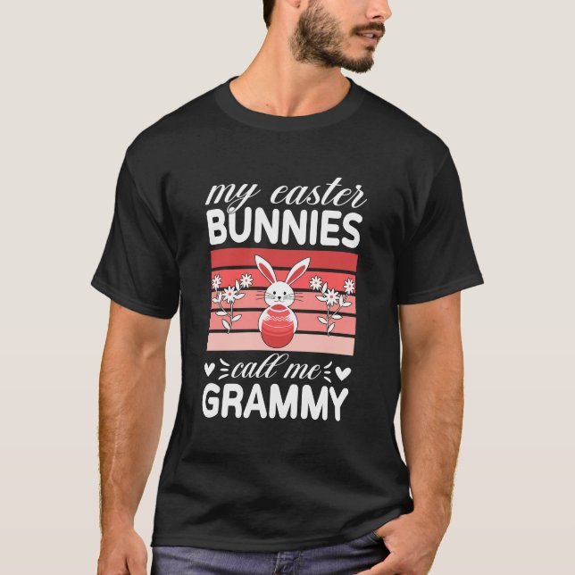 Camiseta Meus Coelhinhos de Páscoa Me Chamam de Vovó no Dia (Frente)