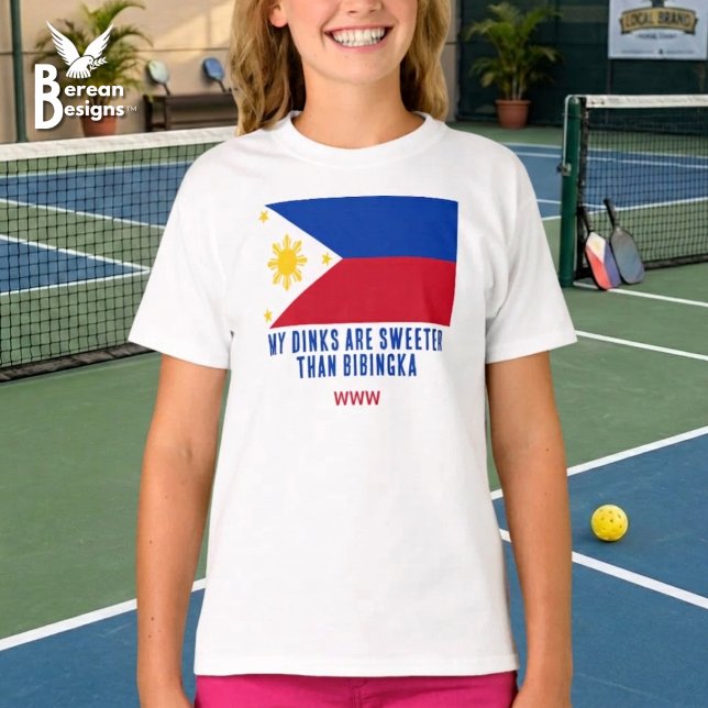 Camiseta MEUS DINKS SÃO MAIS DOCES QUE BIBINGKA Diversão Fi (Patriotic Philippines Flag Pickleball Kids Tshirt with customizable text.)