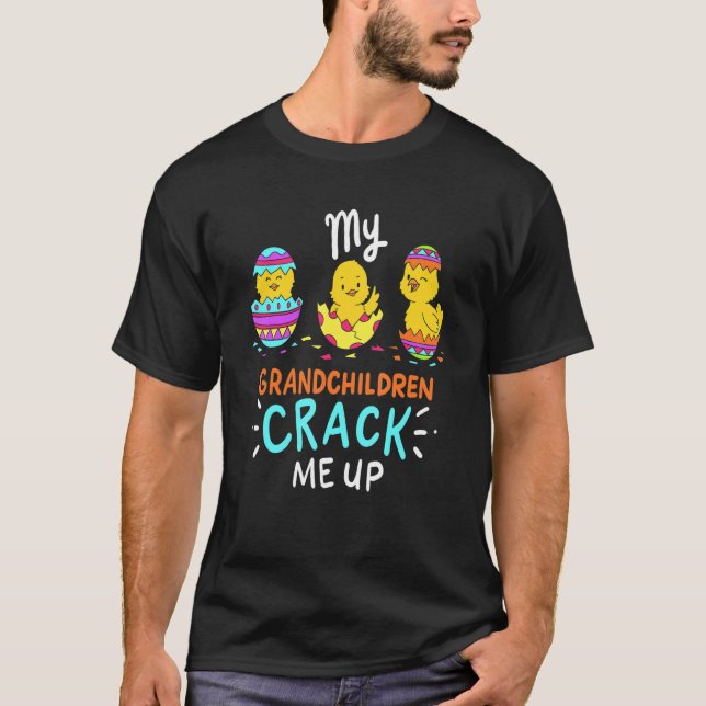 Camiseta Meus netos Me Prendem Com O Gran Do Dia Da Páscoa. (Frente)