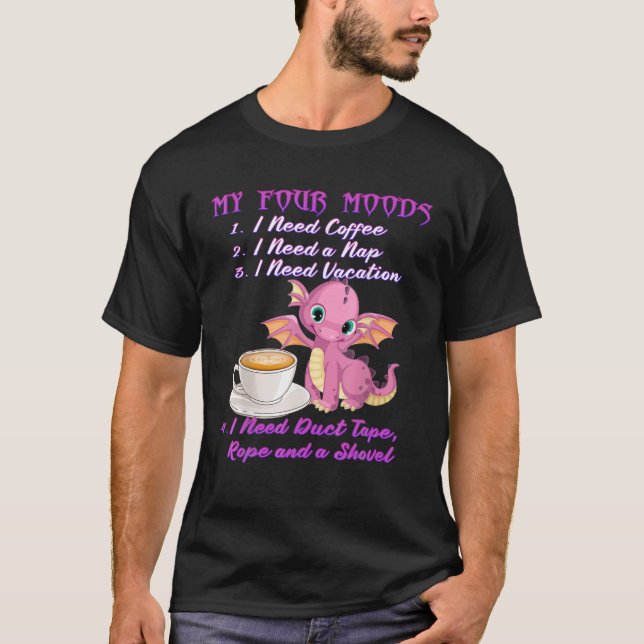 Camiseta Meus Quatro Moods Preciso De Café Um Dragão De Fér (Frente)