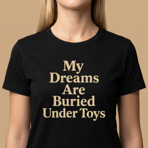 Camiseta Meus Sonhos Estão Enterrados Debaixo de Brinquedos