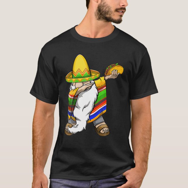 Camiseta Mexicano Dabbing Gnome Cinco De Mayo Poncho Sombre (Frente)