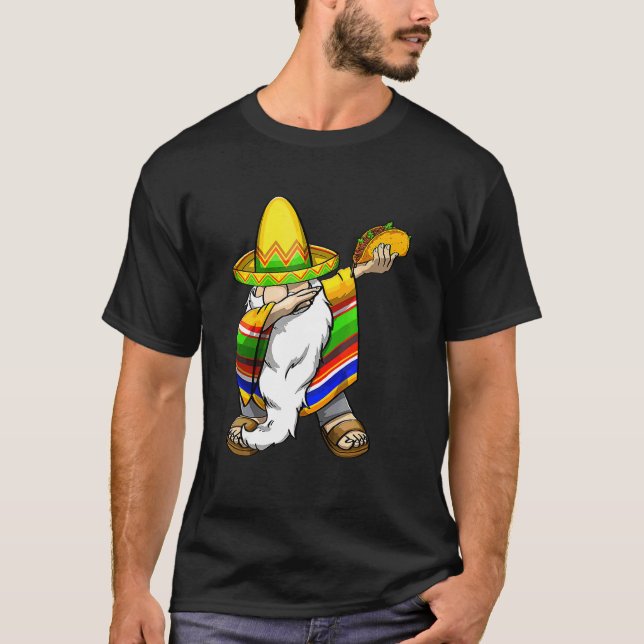 Camiseta Mexicano Dabbing Gnome Cinco De Mayo Poncho Sombre (Frente)
