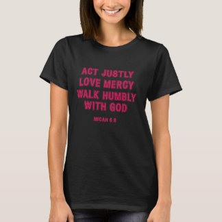 Camiseta Micah 6:8 Aja apenas texto bordado rosa a quente