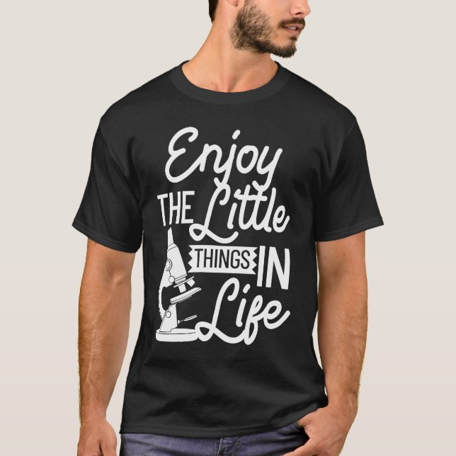 Camiseta Microscópio Laboratório de Microbiologia Biologia  (Frente)