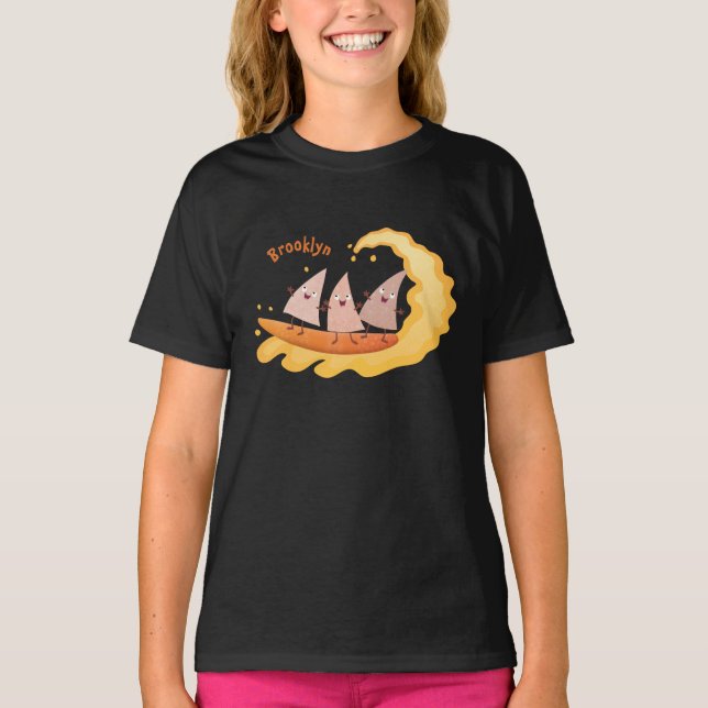 Camiseta Milhas de nachos, batatas fritas, canecas, surf (Frente)