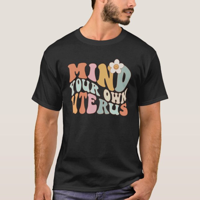 Camiseta Mind Your Own Uterus Shirt Pro Choice Feminist Wom (Frente)